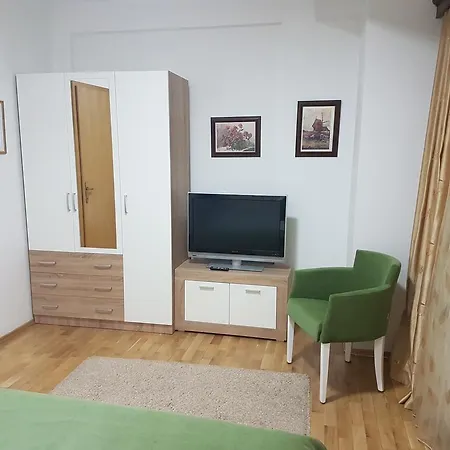 Matjan With Private Garages Apartment